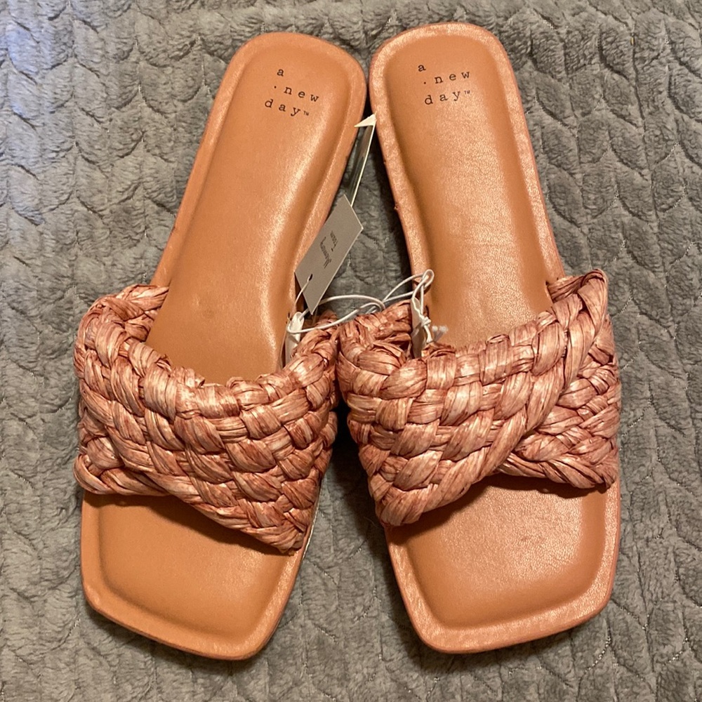 🆕 A NEW DAY. Women’s sandals.
